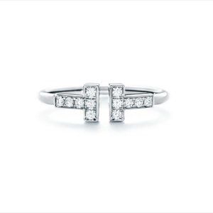 Stylish Silver Women's Ring with Crystal Accents